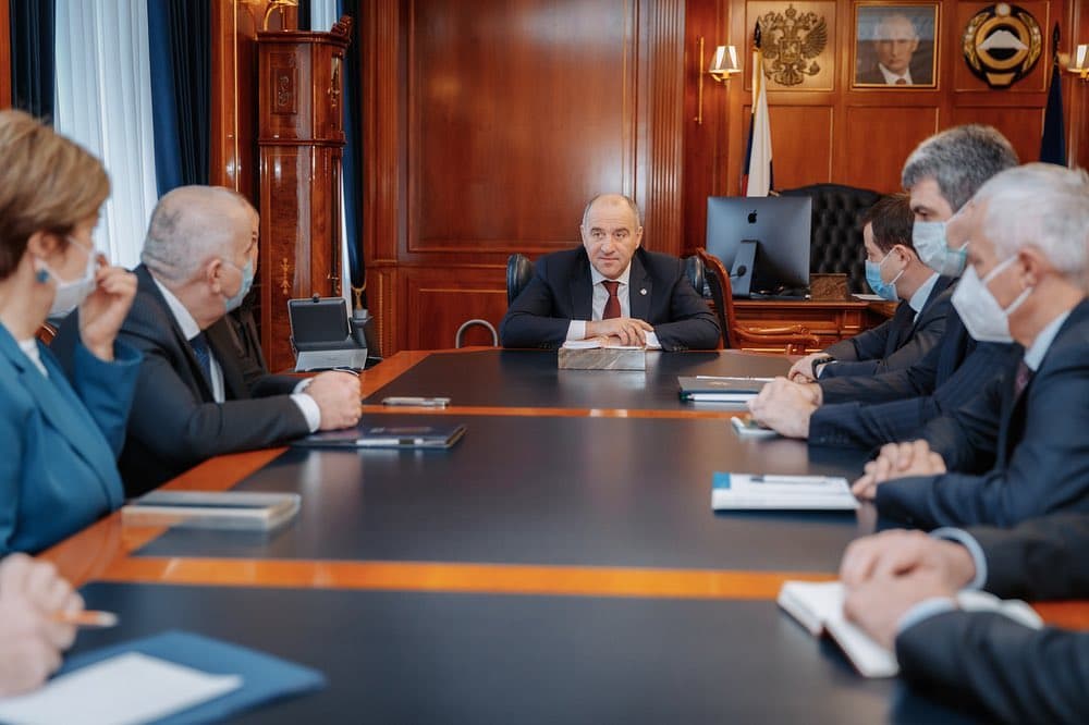 Глава Карачаево-Черкесии Р. Темрезов провел расширенное совещание с министерствами и ведомствами