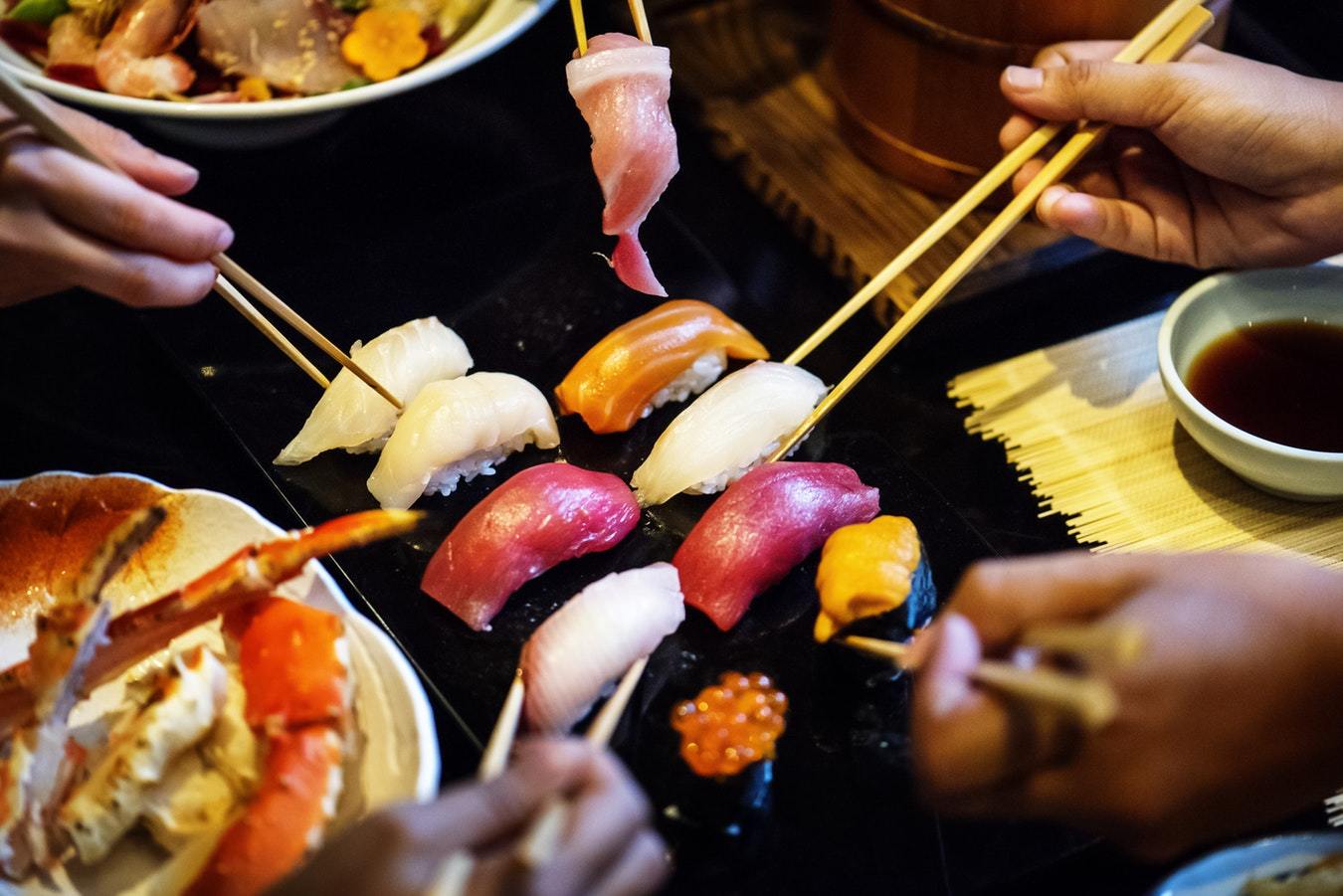 Роллы и суши: как не навредить организму, употребляя блюда японской кухни