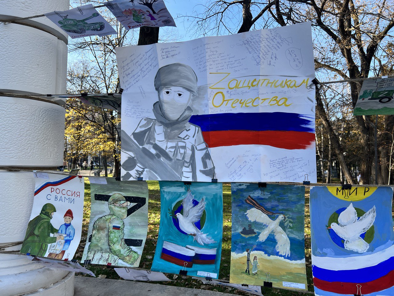 В столице Карачаево-Черкесии прошла выставка творческих работ в поддержку российских военнослужащих