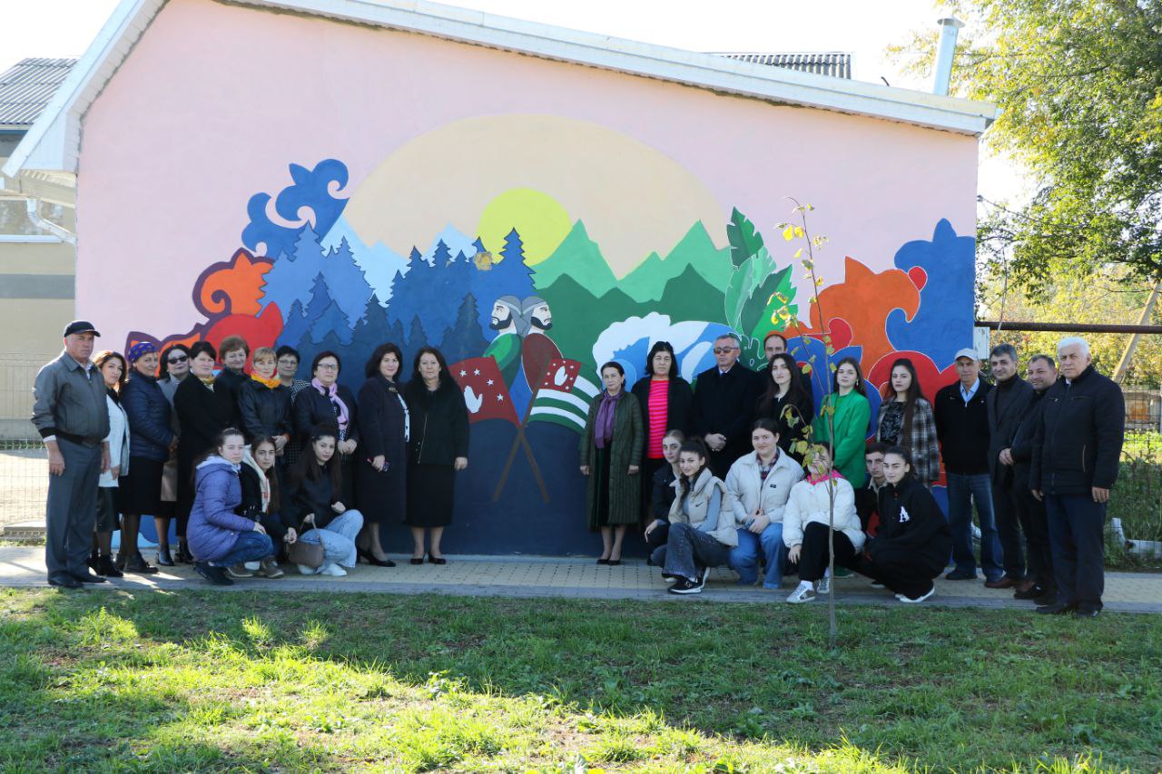 Гости из Абхазии посетили школы в абазинских аулах Карачаево-Черкесии