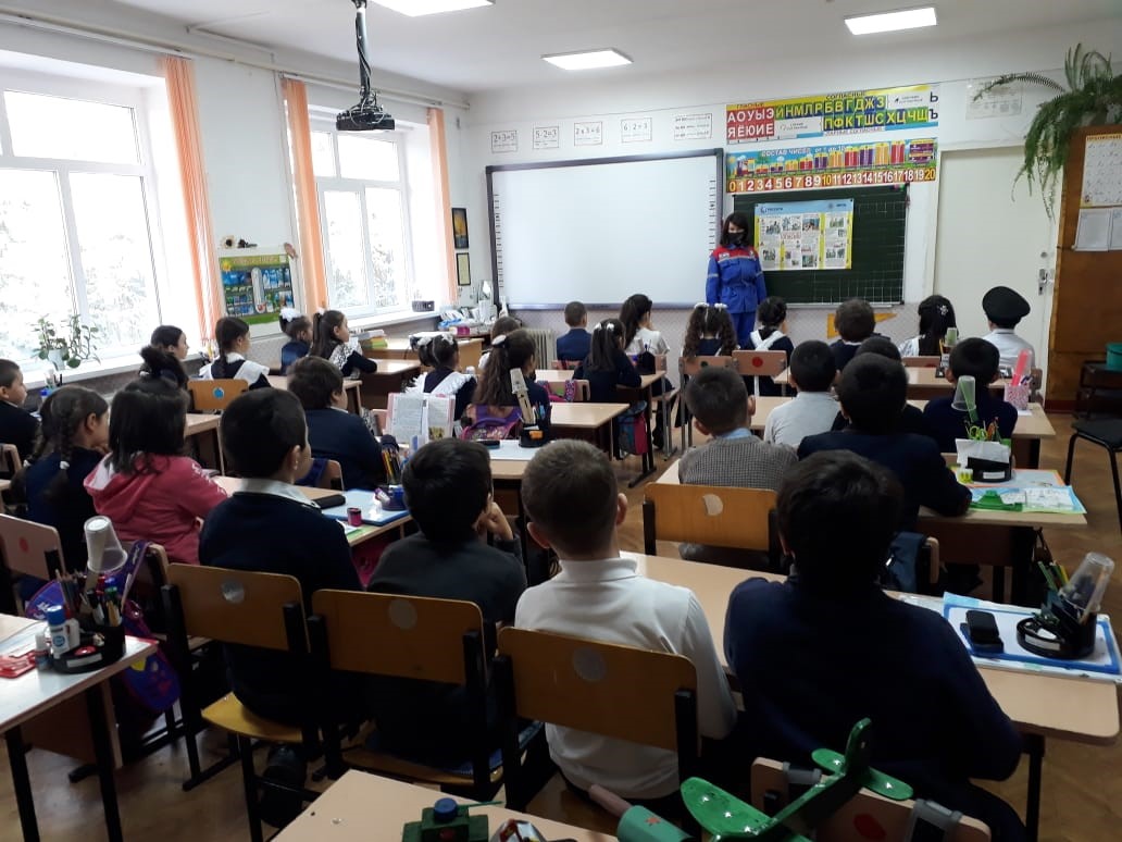 «Россети Северный Кавказ» в рамках Недели электробезопасности напоминают школьникам КЧР о правилах обращения с электричеством